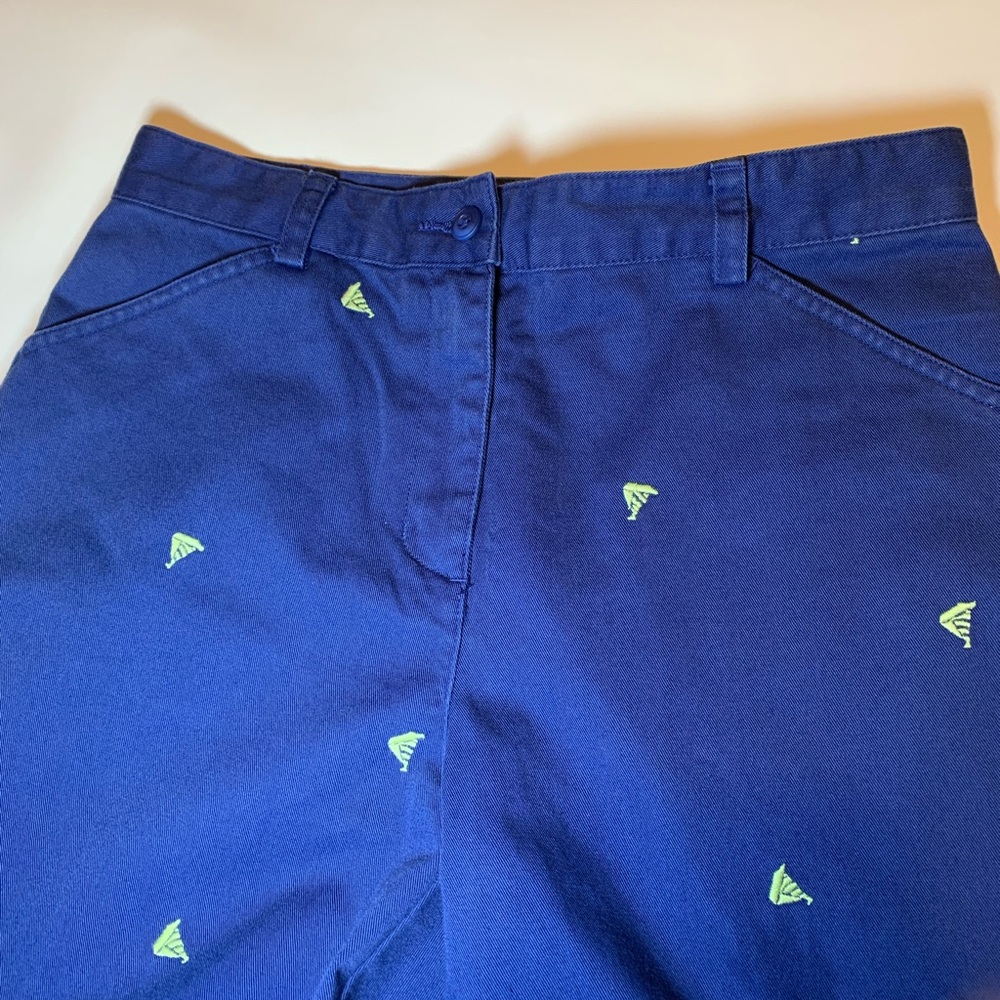 L.L.Bean Women's Blue Cotton Pants with tiny green sailboats. Size 6 petite - Picture 4 of 8